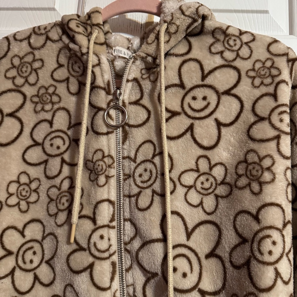 Fire & Fleur Tan/Black Smiling Daisies Full Zip Front Fuzzy Hoodie Jacket Size M - Picture 12 of 12